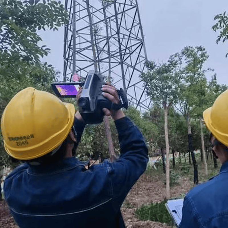 Transmission line wire fixture temperature measurement device, real-time